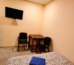 Четырехместный номер с 1 двуспальной или 2 односпальными кроватями в Ghouse