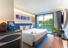 Номер Standard с балконом в Hotel Clover Patong Phuket