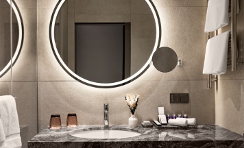 Делюкс с видом во двор с одной большой кроватью в Cosmos Selection Moscow Arbat