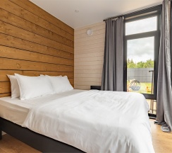 Коттедж с одной спальней и купелью в Black Village Family