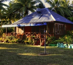 Двухместное бунгало с видом на океан двуспальная кровать в Club Fiji Resort