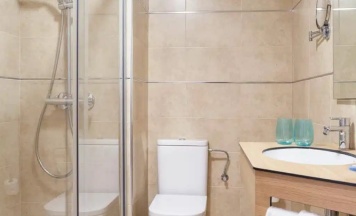 Двухместный номер с видом на бассейн 2 отдельные кровати в Hotel Helios Lloret