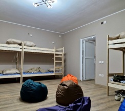 Кровать в 12-местном общем номере в Key2Home