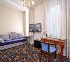 Джуниор сюит, с видом на город в Cronwell Inn Стремянная