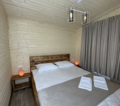 Коттедж с красивым видом из окна в Baza les