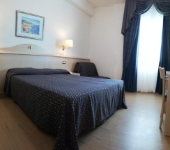 Трёхместный номер Standard с видом на море в Hotel Caravelle & Minicaravelle