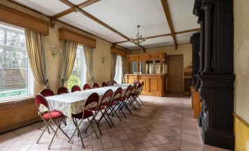 Коттедж с балконом в Аут