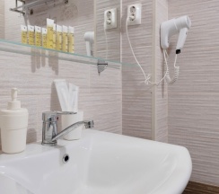 Стандарт 3-х местный с видом на улицу в Лабиринт