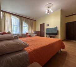 Стандартный трехместный номер в Ямал