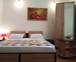 Трёхместный номер Standard с балконом и с красивым видом из окна в Александра