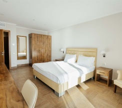 Люкс без балкона вид на парк. Корпус 2 в Amza Парк