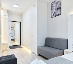 Двухместный номер Deluxe с балконом и с видом на город 2 отдельные кровати в Апартаменты Новые в Минск-Мир возле Avia mall