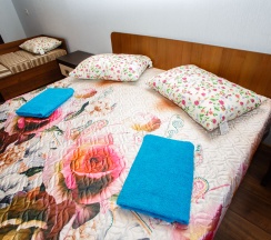 Трехместный номер с двуспальной и односпальной кроватями в Сочи Олимпийский парк Сириус