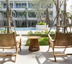 Номер Deluxe с балконом и с видом на бассейн в Niranapa Boutique Resort