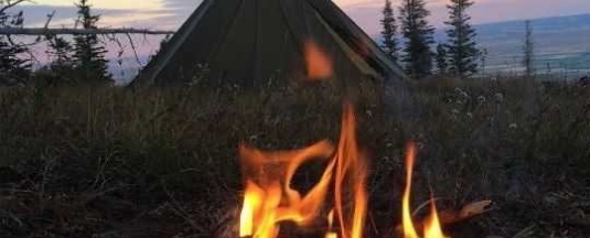 Кемпинг. Место для палатки в Огонь