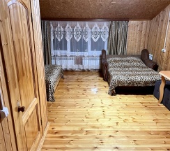 Четырехместный номер с собственной ванной комнатой в Кругозор 2