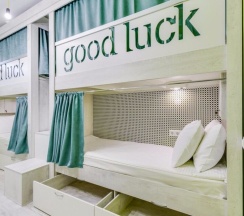 Кровать в общем номере (мужской номер) в Good luck