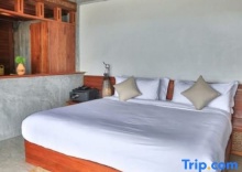 Номер Deluxe с балконом и beachfront в Sai Daeng Resort Koh Tao