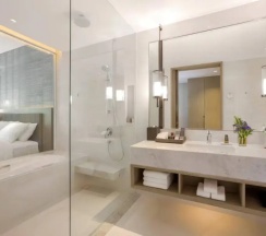 Четырёхместный номер с балконом и с видом на сад в Phuket Marriott Resort And Spa, Nai Yang Beach