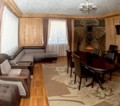 Двухместный люкс № 302 с камином двуспальная кровать в Энергетик