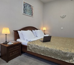 Комфорт  двухкомнатный с двуспальной кроватью в Автозаводская