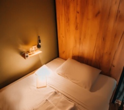 Место в 8 местной женской комнате в Heritage