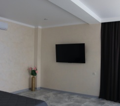 Двухместный семейный люкс с балконом и с красивым видом из окна двуспальная кровать в Вилла Абхазия