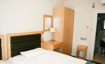 Двухместный номер Economy 2 отдельные кровати в Cromwell Crown Hotel