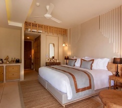 Полулюкс у моря Jacuzzi в Devasom Khao Lak Beach Resort & Villas