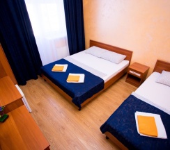 Стандартный трехместный номер в Rose manor