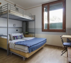 Трёхместный семейный номер Standard с видом на внутренний двор в B&B Al giardino del vicolo