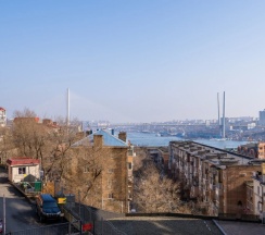 Трёхместные апартаменты с балконом и с видом на город в Апартаменты Nebo-VL 1