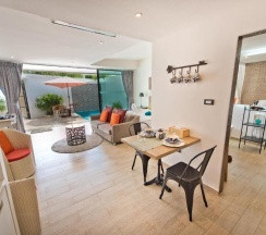 Двухместная вилла Deluxe с видом на бассейн двуспальная кровать в Tropicana Pool Villa