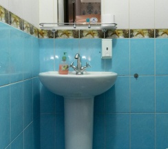 Комната стандарт с 2 односпальными и 1 двуспальной кроватью в Якорь