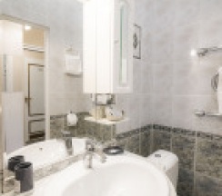 Двухместный номер с кроватью размера "queen-size" в East-West