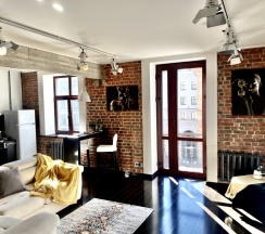 Двухместные апартаменты с 2 комнатами с балконом и с красивым видом из окна двуспальная кровать в Апартаменты InterLoft 6 Old Town Free Parking Wi-Fi 100/50 Smart TV