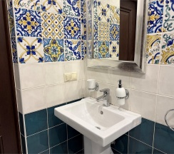 Трехместный номер с двухспальной и односпальной кроватями в Караван-Сарай