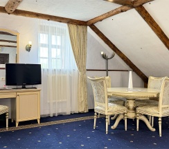 Двухкомнатный люкс «Казанова» с джакузи в Old Estate Hotel&SPA