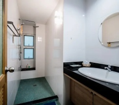 Люкс с балконом в Kata Tranquil Villa