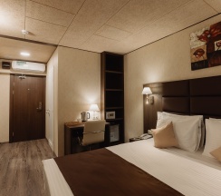 Улучшенный двухместный номер с 1 кроватью в Helix hotel
