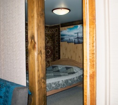 Студия с балконом и с красивым видом из окна в Манжерок