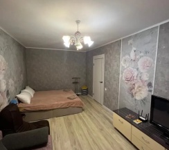 Двухместные апартаменты c 1 комнатой с балконом (двуспальная кровать) в Квартира Уютная однокомнатная с новым ремонтом в историческом цeнтpe города Пcкoва