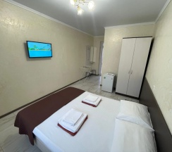 Двухместный номер Standard с балконом и с красивым видом из окна двуспальная кровать в Мускат