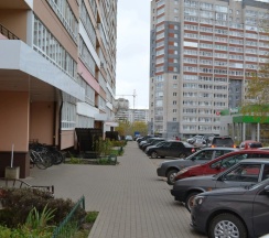 Апартаменты с балконом и с красивым видом из окна в Квартира на Луговом переулке