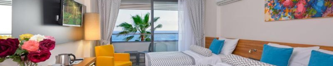 Одноместный номер Standard с балконом и с видом на море двуспальная кровать в Floria Beach Hotel