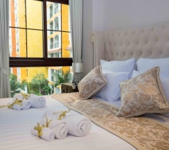 Семейный люкс с балконом в The Symphony Suites Pattaya
