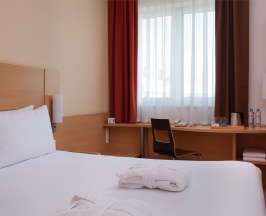 Номер Premium с двуспальной кроватью в Ibis Москва центр Бахрушин