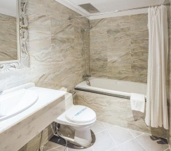 Двухместный номер Deluxe двуспальная кровать в A&EM - The Petit Hotel