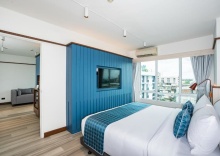 Люкс с балконом в Hotel Amber Sukhumvit 85