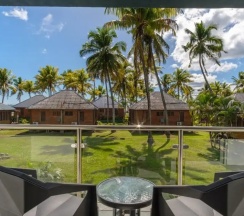 Семейный номер Deluxe с видом на воду в Club Fiji Resort